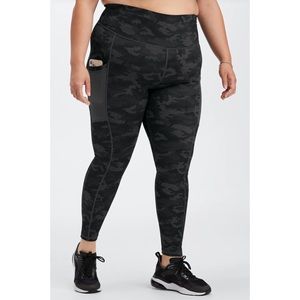 The On-The-Go Legging {Charcoal Camo}